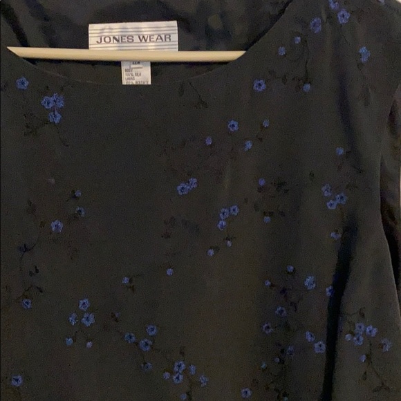 Beautiful Jones wear Shell - Picture 4 of 9